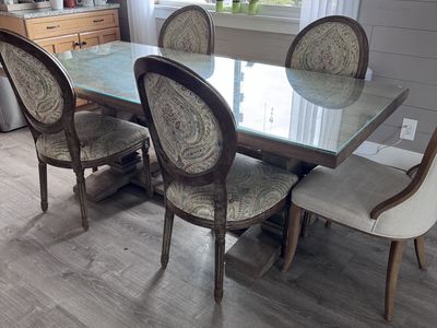 Beautful Mango Trestle Table w/ 5 Chairs