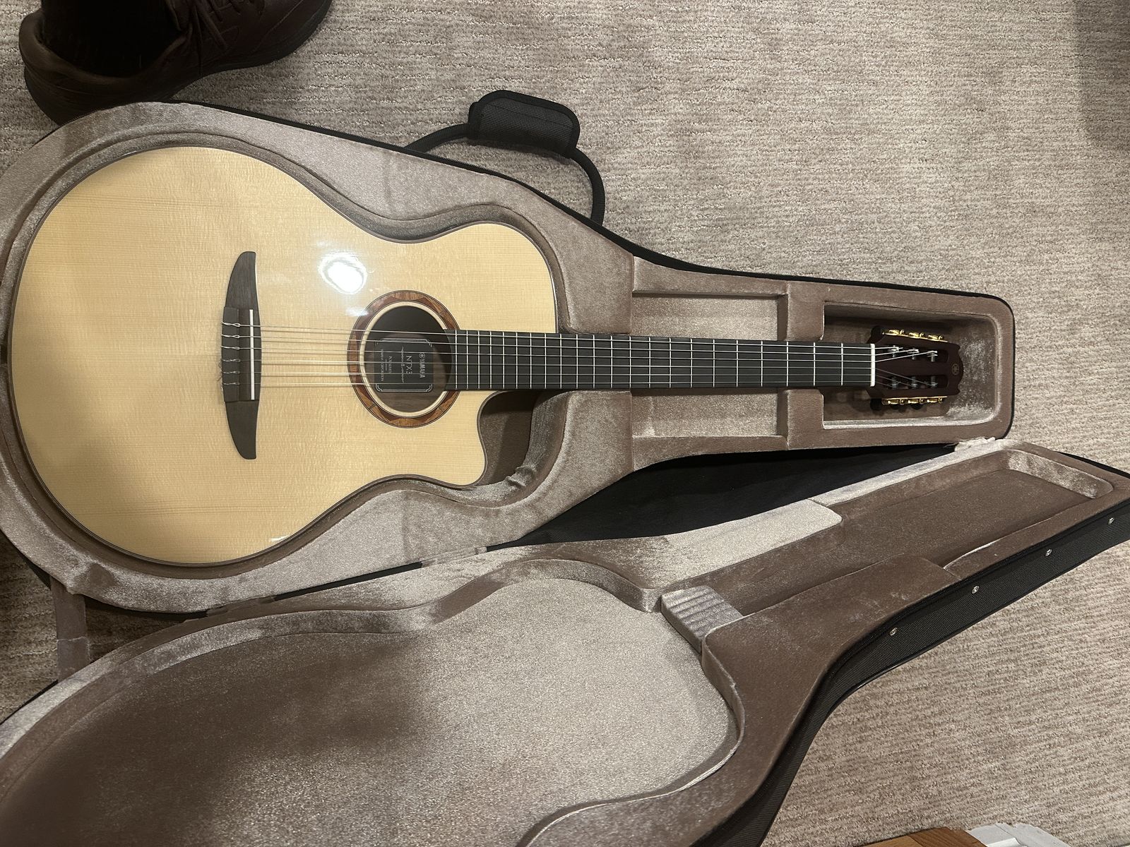 New Yamaha NTX3 nylon string crossover guitar