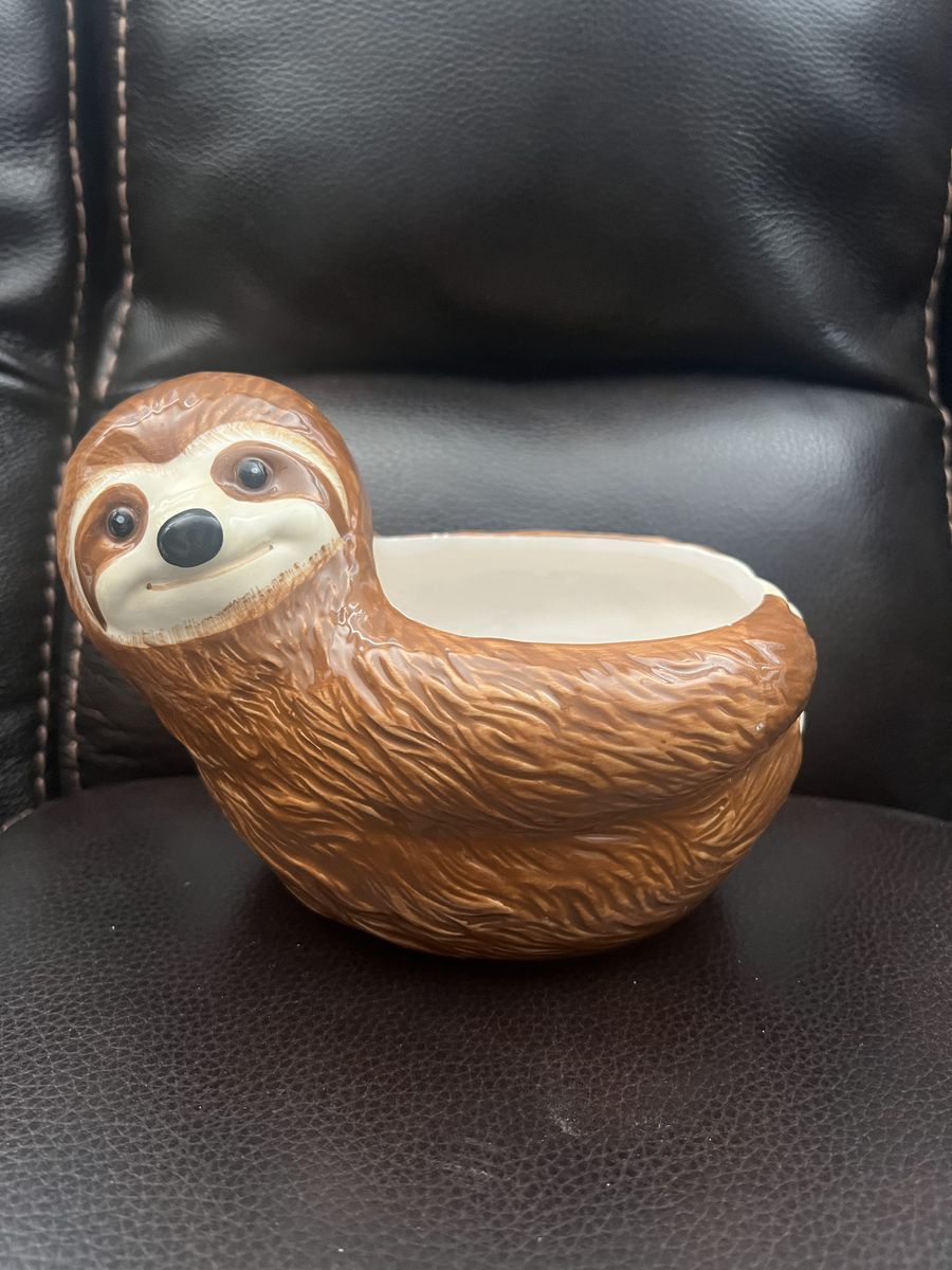 Sloth plant holder