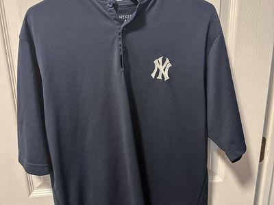 Men's New York Yankees Antigua Navy polo