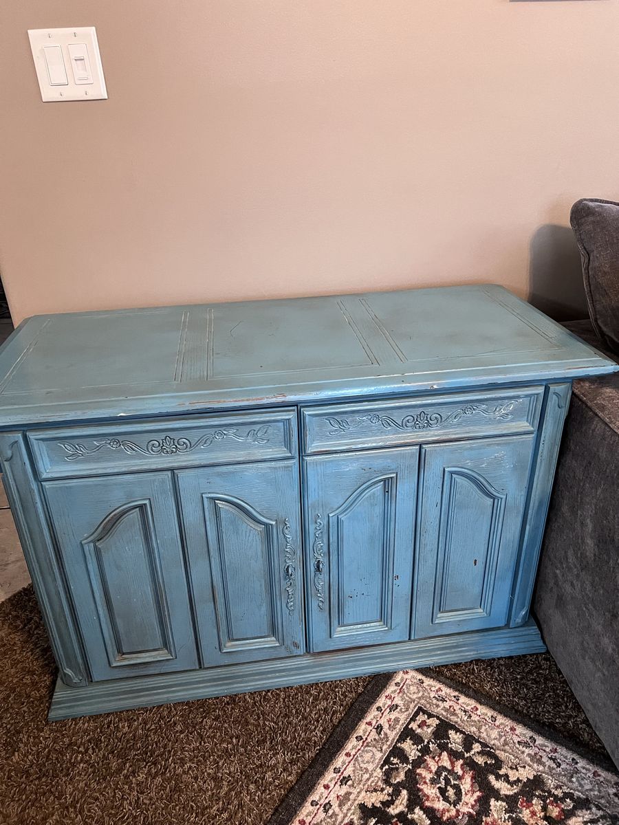 Cute Credenza / Side Board / buffet/ cabinet