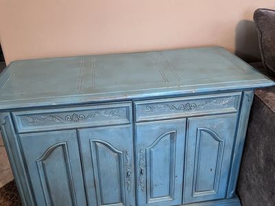 Cute Credenza / Side Board / buffet/ cabinet