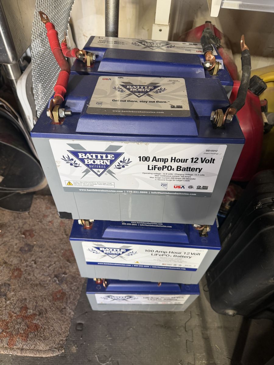 Battle Born lithium LiFePO4 100Ah 12 V batteries