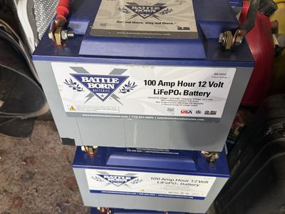 Battle Born lithium LiFePO4 100Ah 12 V batteries
