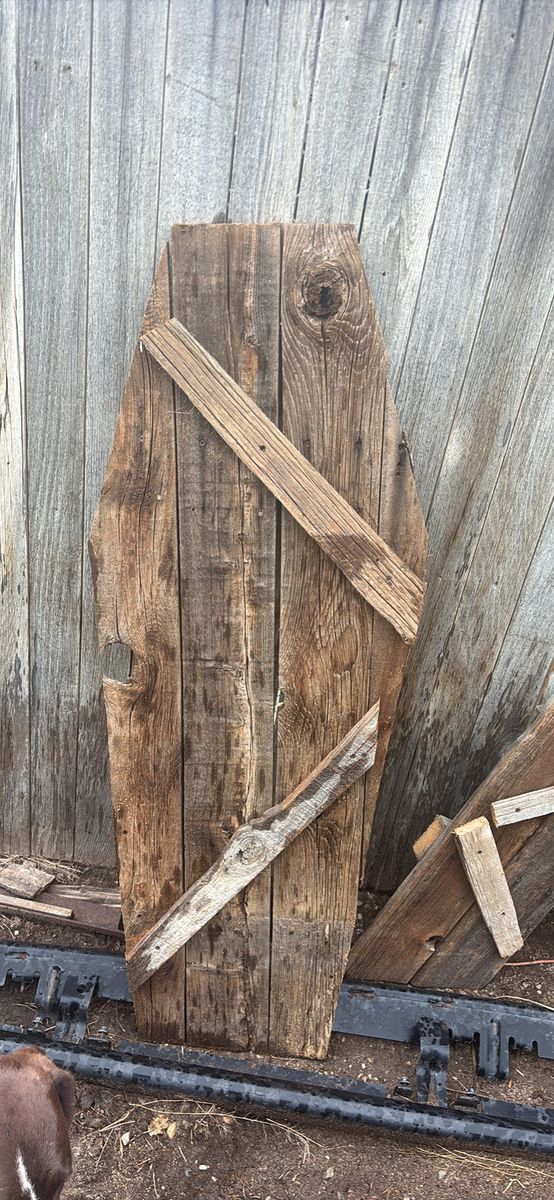 Rustic Wooden Coffin Prop Halloween Yard Decoration