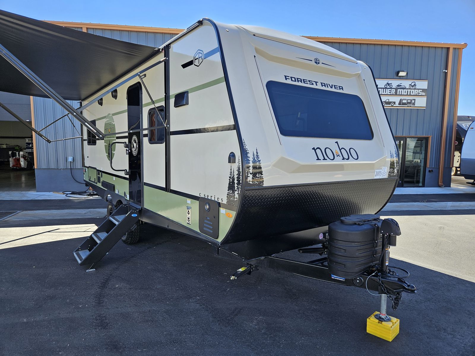 New 2026 No Boundaries 20.5 Front Kitchen Floorplan! Huge Discount! Solar!