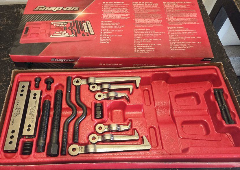 Snap-on 26 pc Gear Puller Set