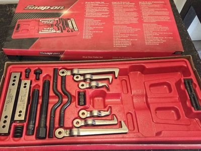 Snap-on 26 pc Gear Puller Set