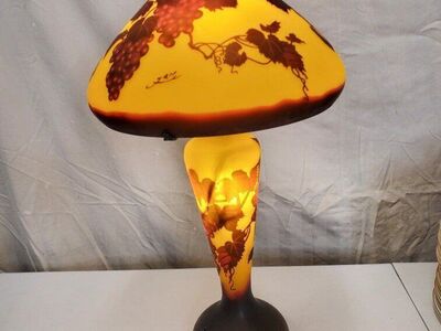 Very Cool Grape Vine Table Lamp