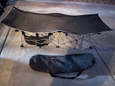 Cot fold’s easy and bag
