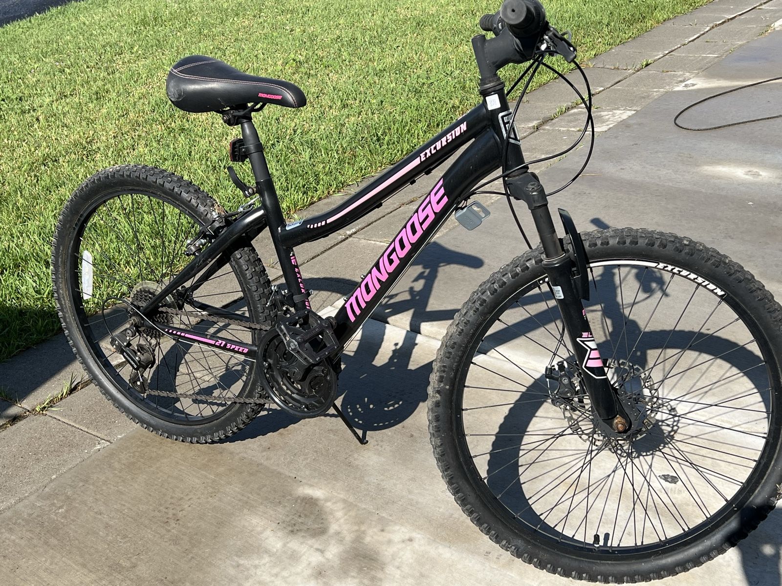 Mongoose Excursion 21-Speed Mountain Bike - Black/Pink