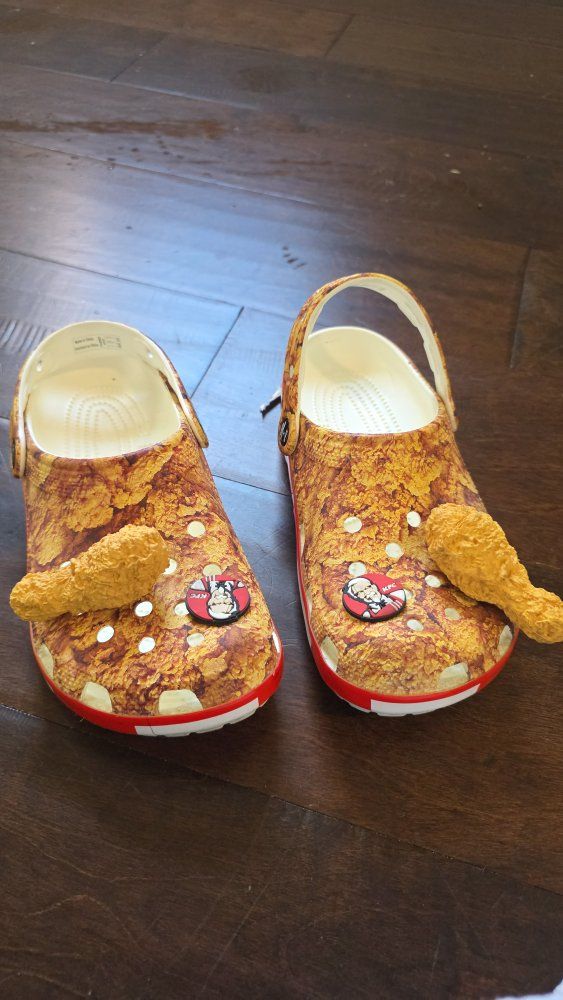 KFC crocs w7/m5