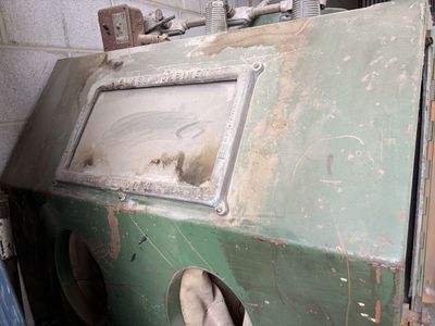 KELCO Industrial Sandblasting Cabinet
