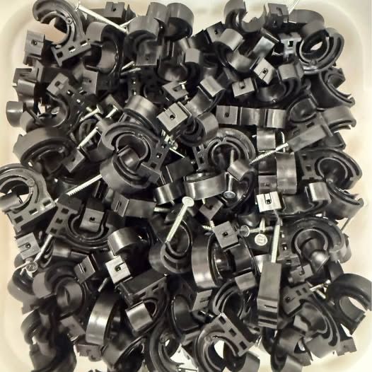 PEX pipe J-Hook support/hooks