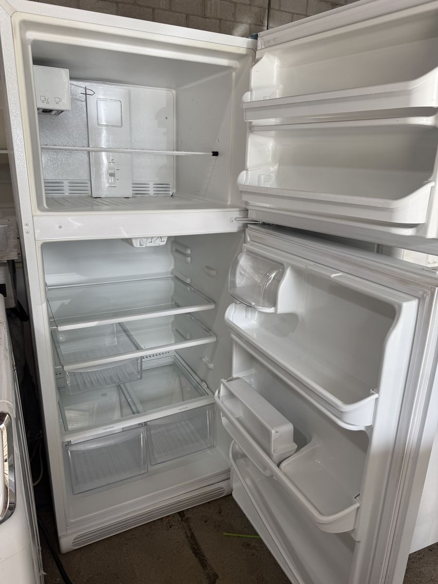 Frigidaire FFTR2021TW2 20 Cu. Ft. Top Freezer Refrigerator in White - JD-20 Model