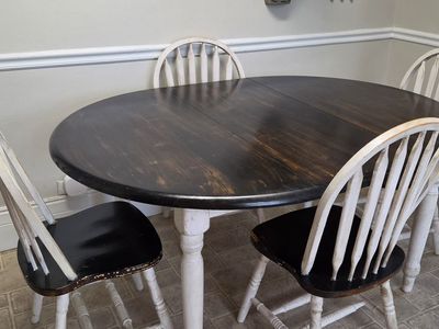 Kitchen table w/4 chairs