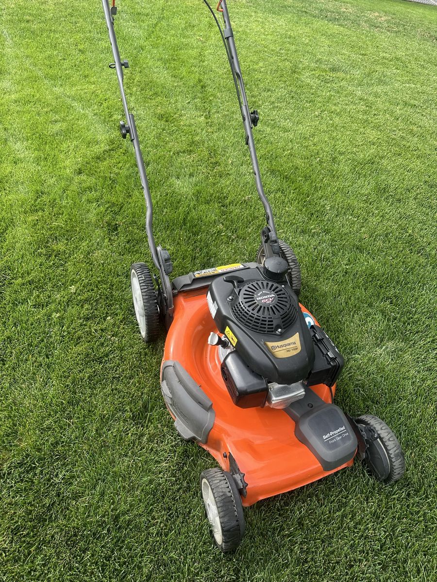 HUSQVARNA 22" self propelled lawn mower
