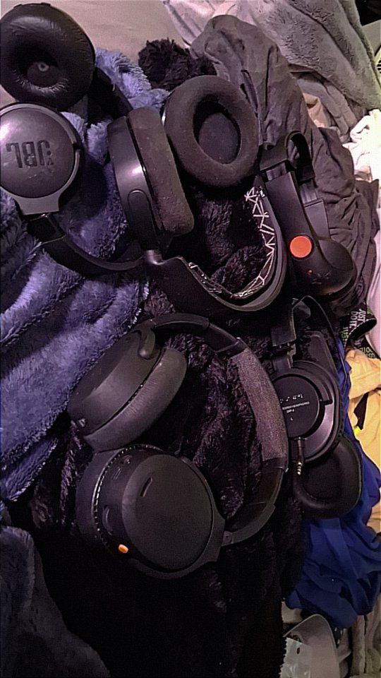 5 pair of headphones  gaming and HiFi wireless Bluetooth... Jbl ..SkullCrushers... Steel series + more