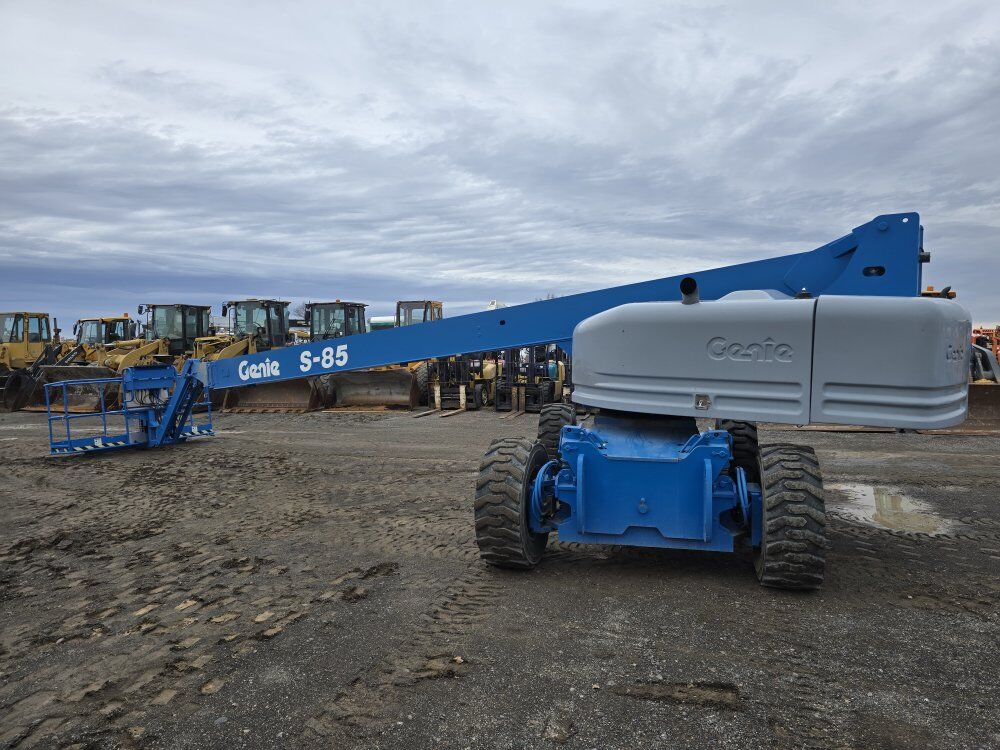 2004 Genie S85 91' Boom Lift 4,000hrs