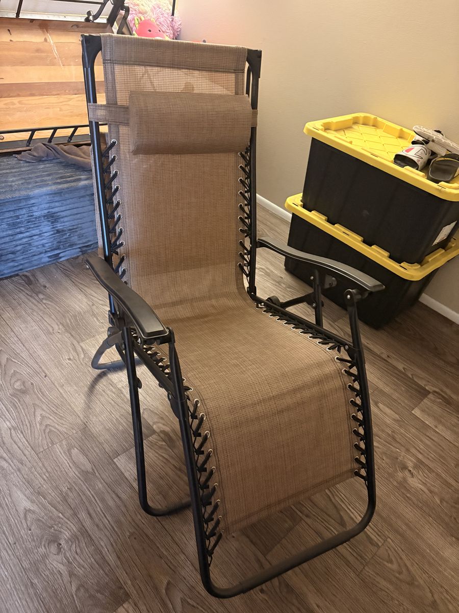 Zero Gravity Lounge Chair