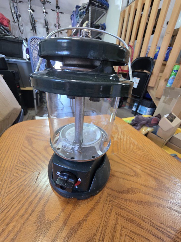 Coleman Deluxe Propane Lantern with Soft Carry Case