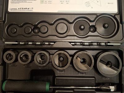 Greenlee Knockout kit with ratchet slugbuster 1/2-2 conduit