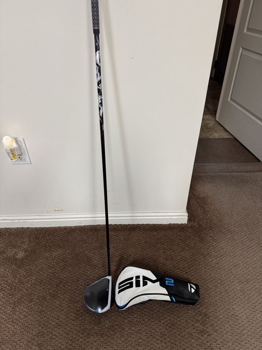 TaylorMade SIM2 MaxD Driver with Headcover