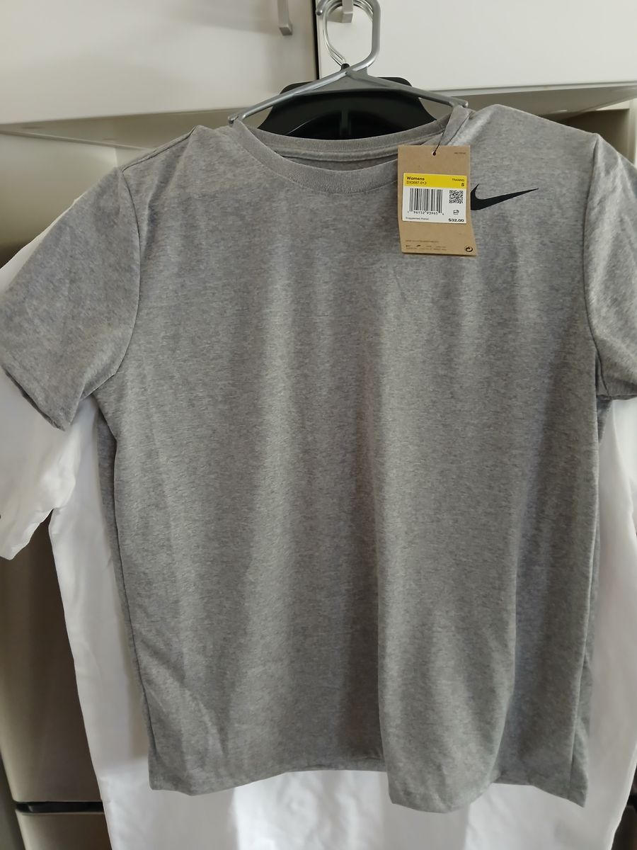 NWT Nike Women's Heather Gray Embroidered Swoosh T-Shirt SMALL