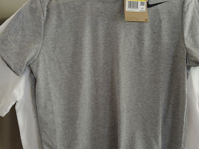 NWT Nike Women's Heather Gray Embroidered Swoosh T-Shirt SMALL