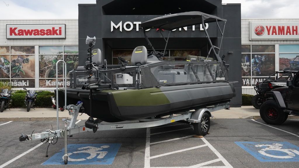 2026 Sea-Doo Switch Fish™ 18 - 230 hp Painted