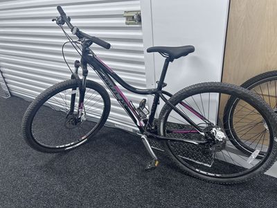 Trek Cali Mountain Bike Black/Pink 29 Inch Wheels