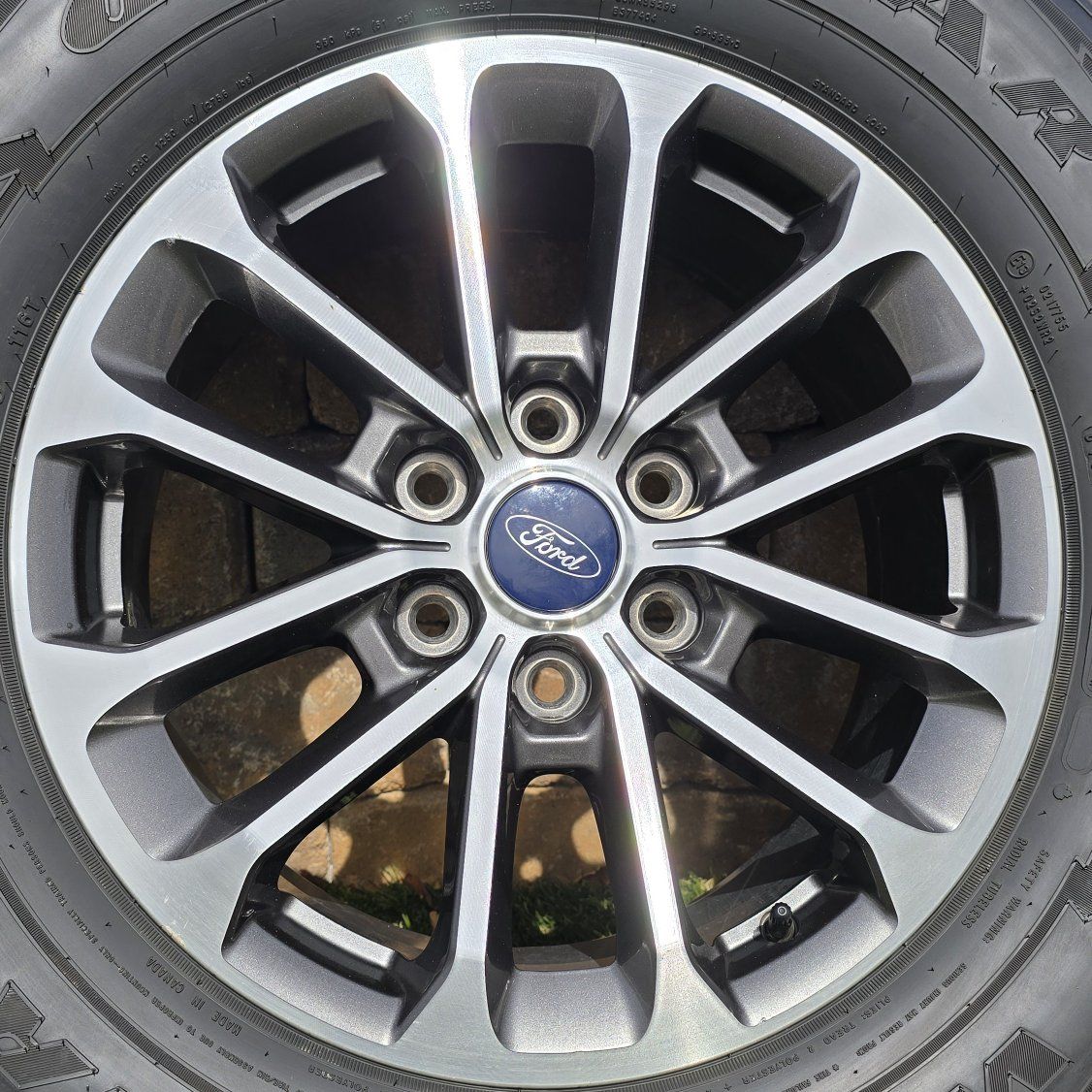 275/65R18 Tires/Stock Ford F150 Wheels