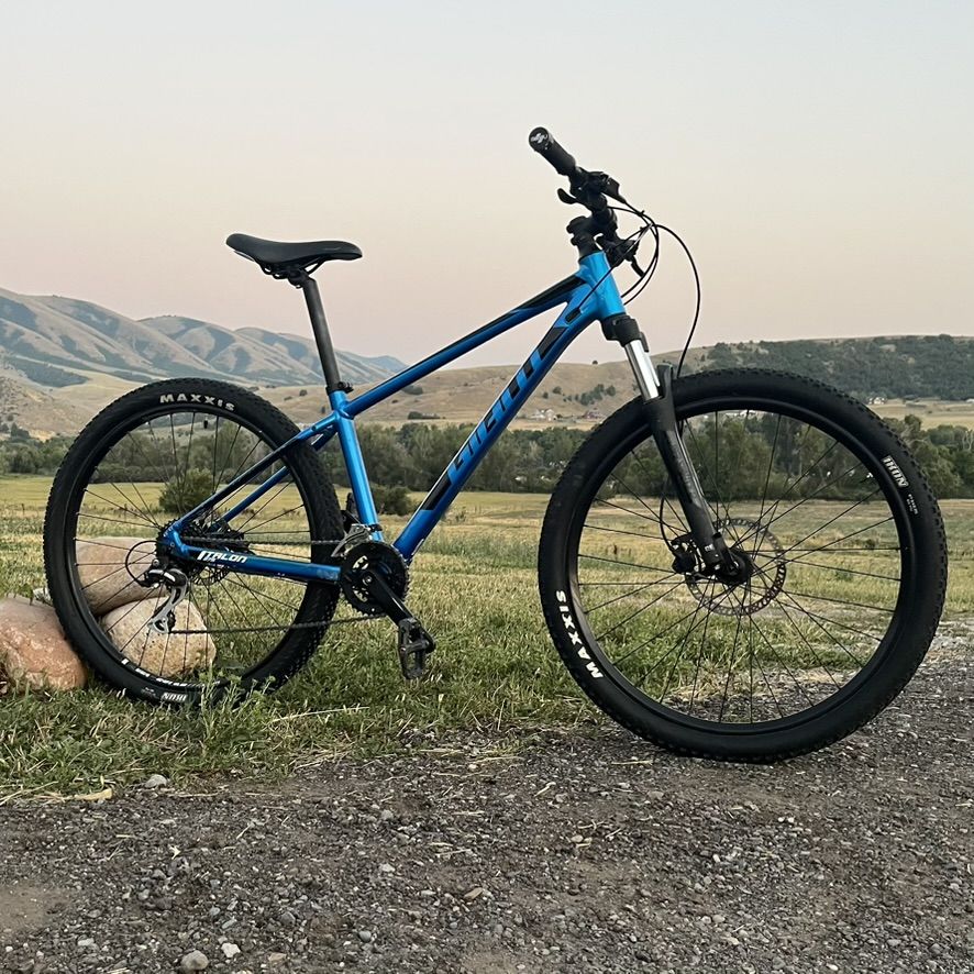 Giant Talon 3- Size Medium