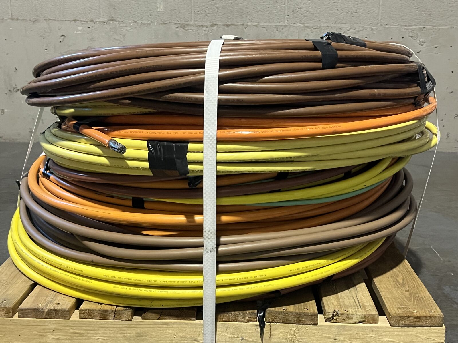 SAVE >90%! - NEW Heavy Gauge Aluminum Conductor Wire - 4 AWG & 250 KCMIL - Approx. 1,000' - SOLD AS A LOT ONLY