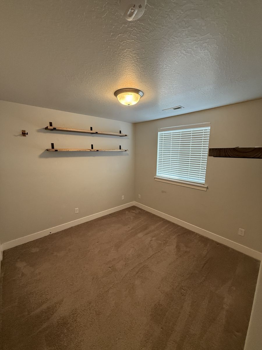 $650 rent w/ Utilities Included (Female Roommates Only)(Dog Friendly)