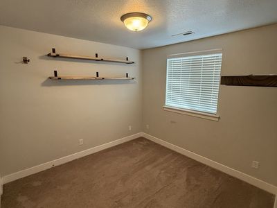 $650 rent w/ Utilities Included (Female Roommates Only)(Dog Friendly)