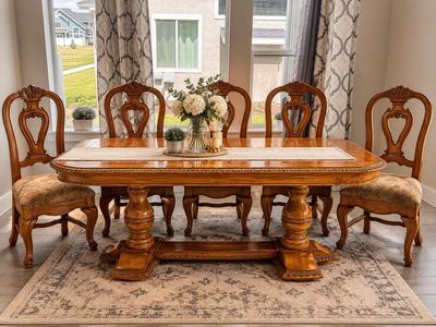 Solid wood extendable luxurious dining table with 4 chairs