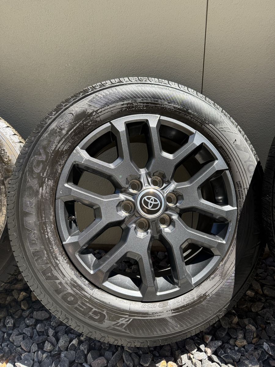 23 Tundra Platinum take-offs less thank 15k miles $400 OBO