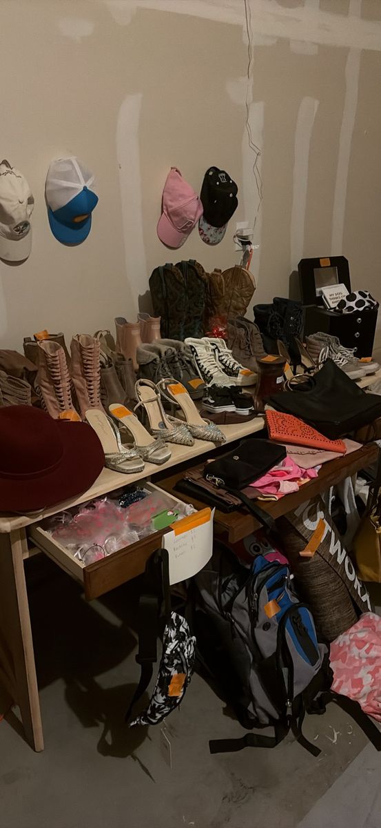Women’s accessories 