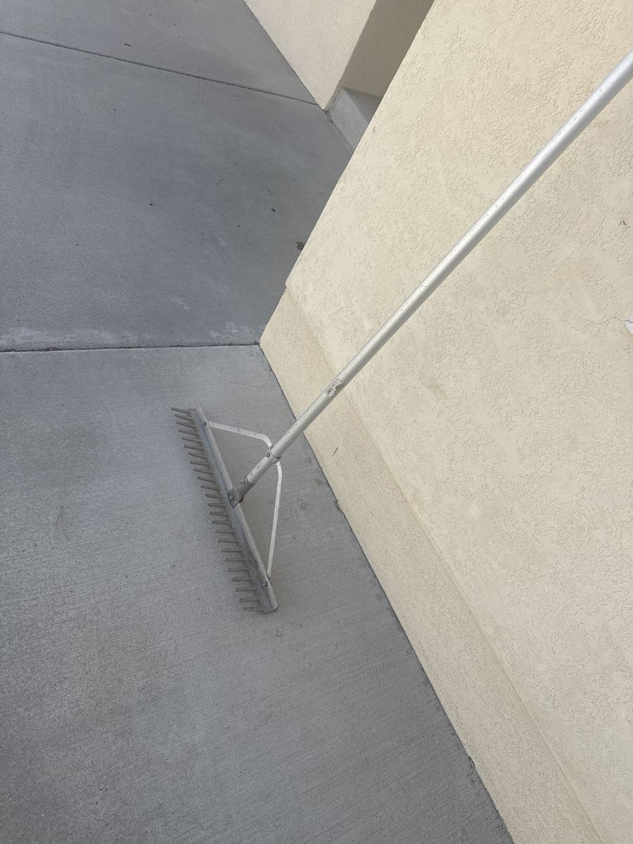 Landscaping leveling rake