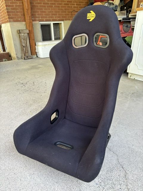 Momo Start race seat with rails