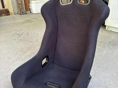 Momo Start race seat with rails