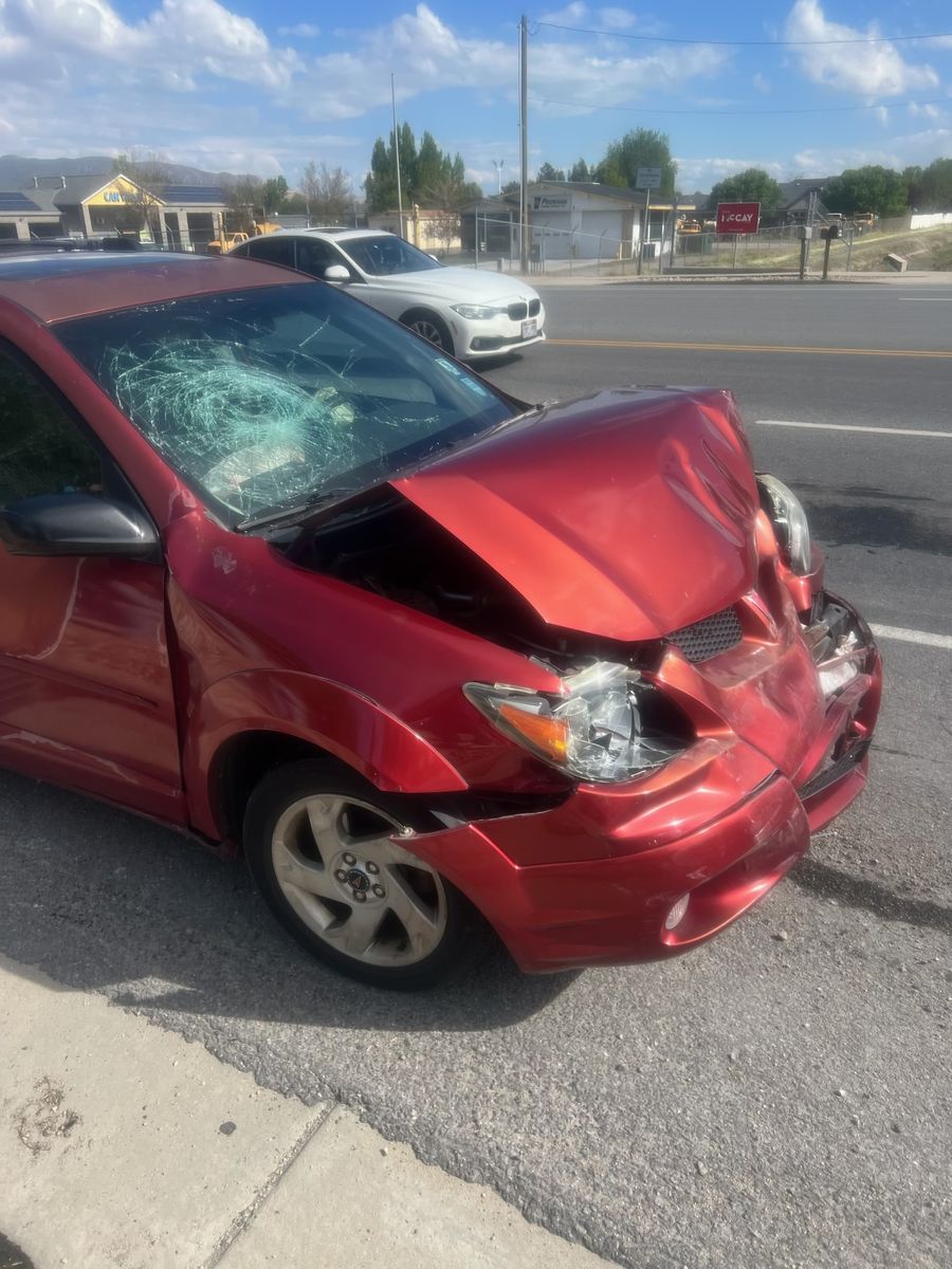2004 Pontiac Vibe for parts or repair 135,000 mes