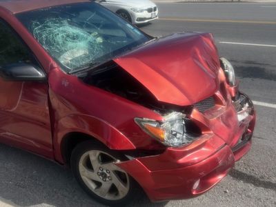 2004 Pontiac Vibe for parts or repair 135,000 mes