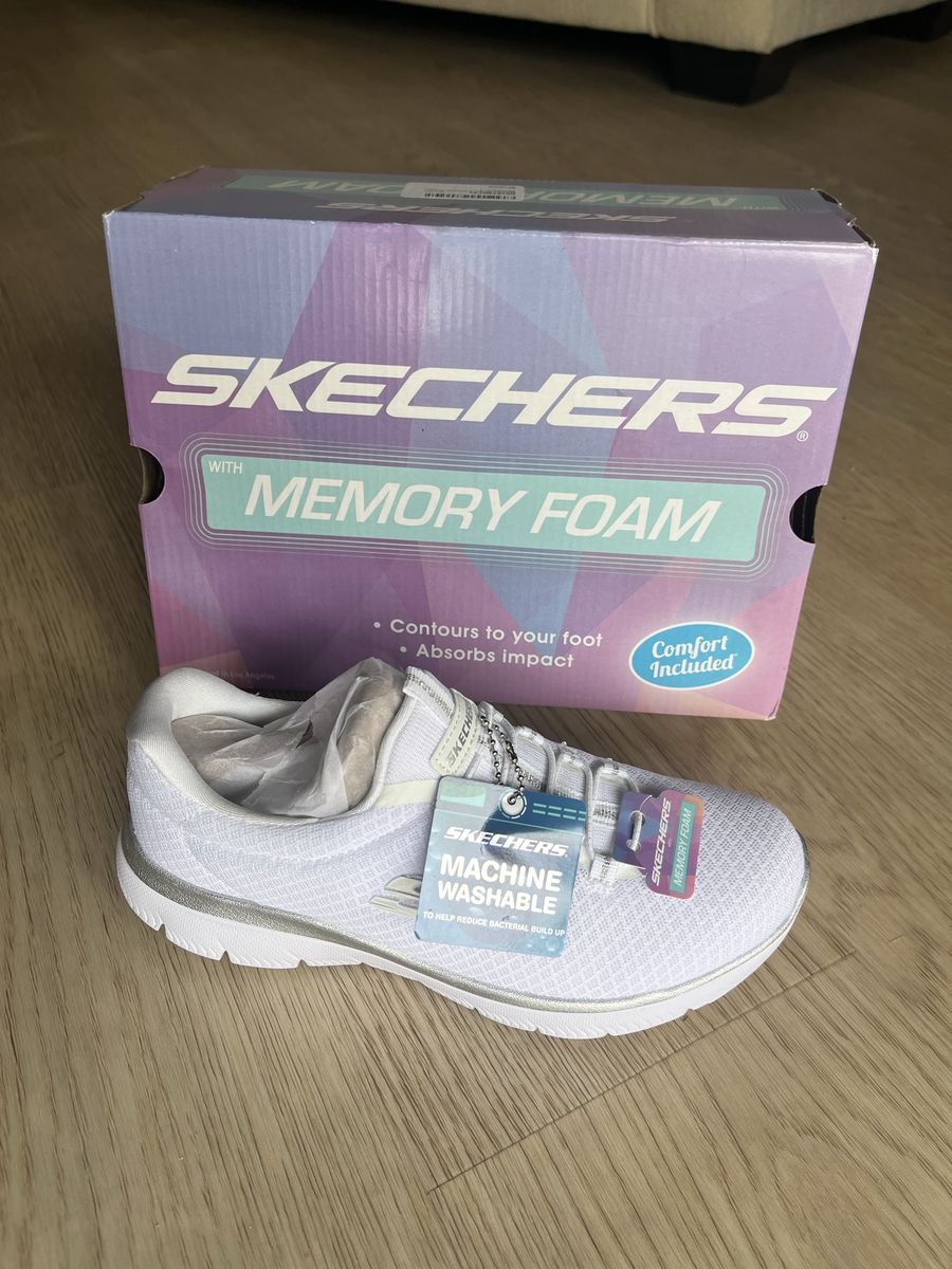Skechers Women's Memory Foam  White Slip-On Sneakers Size 6 NIB