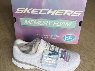 Skechers Women's Memory Foam White Slip-On Sneakers Size 6 NIB