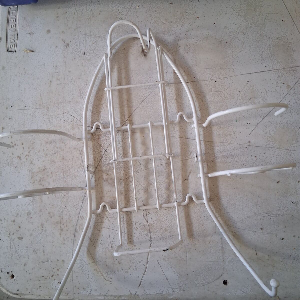 wall mt iron board hanger