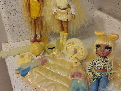 3 Sunny dolls MGA Entertainment Rainbow High