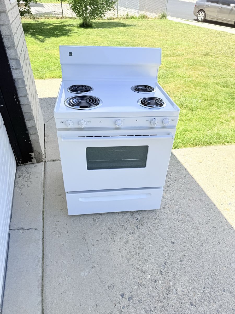Kenmore 30" White Electric Range Oven 4-Burner Coil Top Stove Works Great!