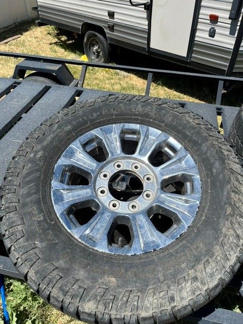 18" F-350 Factory Wheels & 275/70/R18 Tires